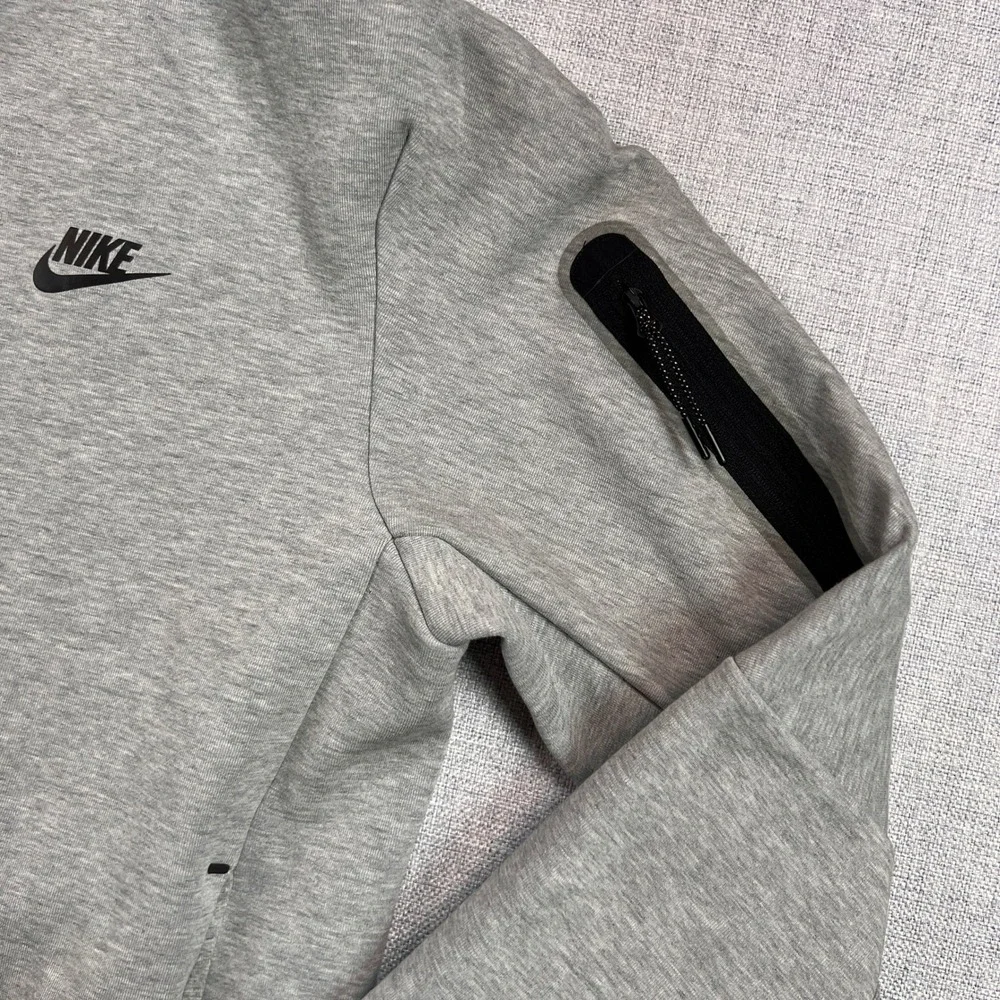 Nike Tech Fleece Pullover Hoodie Men Medium‎ Gray Athleisure DD5174-063 Sporty